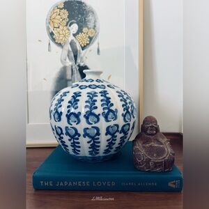 Vintage Porcelain Blue and White Round Melon Ginger Jar with Lid |